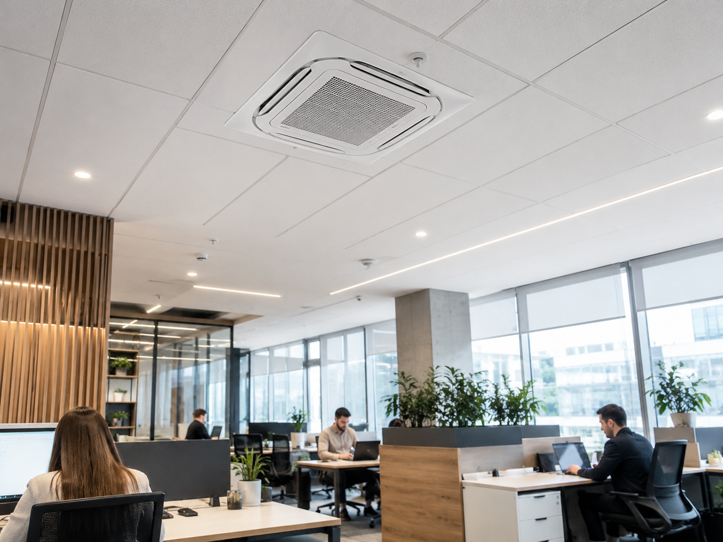 Кассетный кондиционер в офисе с подвесным потолком